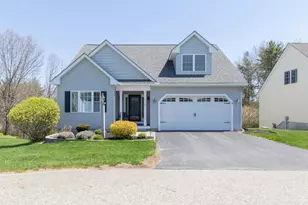 11 Bent Grass Cir, Kingston, NH 03848 - Photo 2