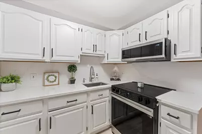 4 Brook Road #8, Salem, NH 03079 - Photo 2