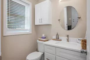 35 Mt Pleasant St, Derry, NH 03038 - Photo 10