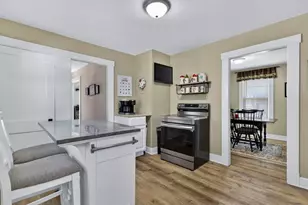 38 Dolloff St, Laconia, NH 03246 - Photo 2