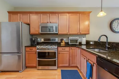 89 Woodview Way, Manchester, NH 03102 - Photo 10