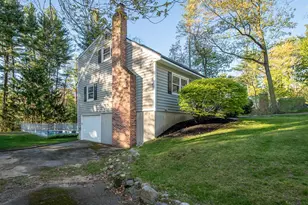 20 Alvirne Dr, Hudson, NH 03051 - Photo 2