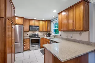 9 Sunrise Dr, Hudson, NH 03051 - Photo 4