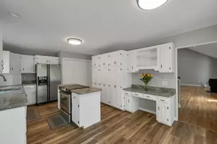 16 Old Manchester Rd, Amherst, NH 03031 - Photo 6