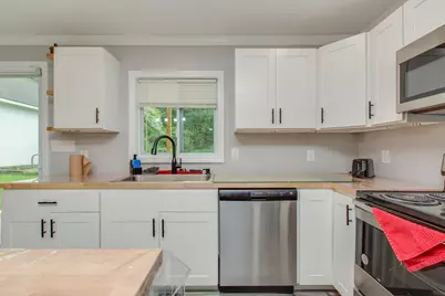 31 Church Street, Tilton, NH 03276 - Photo 8