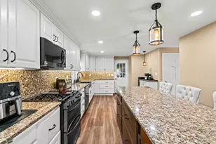 5 Spicebush Cir, Litchfield, NH 03052 - Photo 12