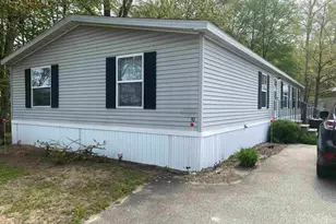 30 Stacey Ave, Seabrook, NH 03874 - Photo 2