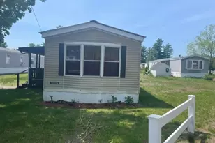 4 Robbins St, Hinsdale, NH 03451 - Photo 2