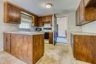95 Gilcreast Rd, Londonderry, NH 03053 - Photo 4