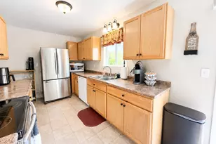 49 Jasper St, Berlin, NH 03570 - Photo 4