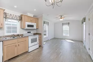 72 Brookwood Dr, Salem, NH 03079 - Photo 4