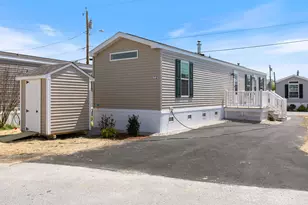 72 Brookwood Dr, Salem, NH 03079 - Photo 2