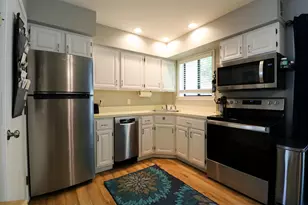 133 Colonial Dr, Hartford, VT 05001 - Photo 6