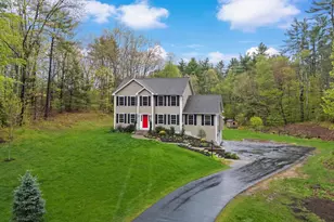 10 Wood Cir, Goffstown, NH 03045 - Photo 2