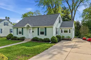 8 Burnham Ave, Nashua, NH 03064 - Photo 2