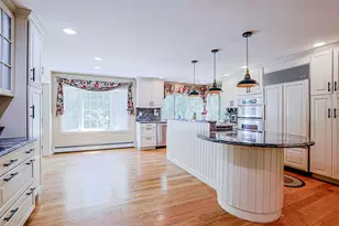 19 Winterberry Dr, Amherst, NH 03031 - Photo 4