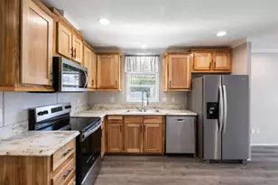 88A Brookwood Dr, Salem, NH 03079 - Photo 4