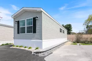 88A Brookwood Dr, Salem, NH 03079 - Photo 18