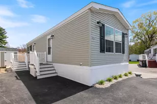 88A Brookwood Dr, Salem, NH 03079 - Photo 2
