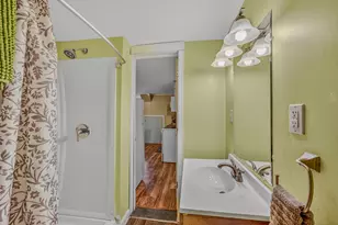 35 Jackson St, Littleton, NH 03561 - Photo 16