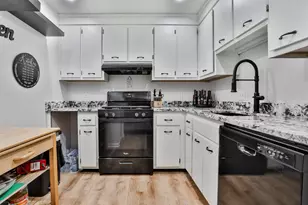 7 Blackstone Dr, Nashua, NH 03063 - Photo 4