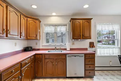633 Fairfield Street, Manchester, NH 03104 - Photo 14