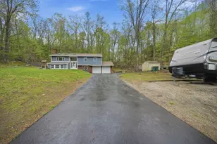 10 Hillside Rd, Kingston, NH 03848 - Photo 1