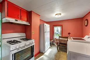 14 Belmont St, Salem, NH 03079 - Photo 10