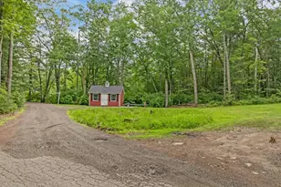 19 Whitneys Grove Rd, Derry, NH 03038 - Photo 2