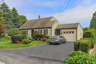 39 Dearborn Ave, Hampton, NH 03842 - Photo 2