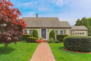 39 Dearborn Ave, Hampton, NH 03842 - Photo 1