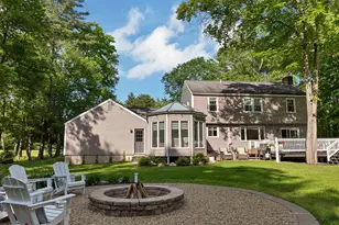 71 Wentworth Dr, Bedford, NH 03110 - Photo 2