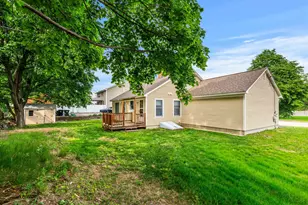 137 Wedgewood Ln, Manchester, NH 03109 - Photo 34