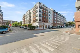 77 Hanover St, Portsmouth, NH 03801 - Photo 24