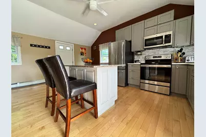 29 Lee Avenue, Manchester, NH 03109 - Photo 6