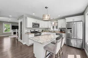 165 Shore Dr, Nashua, NH 03062 - Photo 8