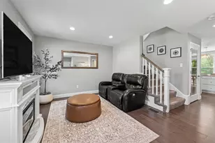 165 Shore Dr, Nashua, NH 03062 - Photo 4