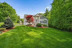 22 Elizabeth Way, Bedford, NH 03110 - Photo 2