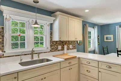 14 Squamscott Road, Stratham, NH 03885 - Photo 4