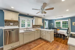14 Squamscott Rd, Stratham, NH 03885 - Photo 2