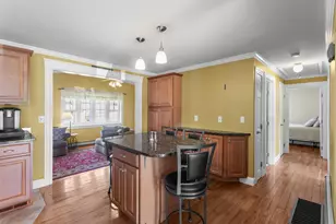 117 Brady Cir, Manchester, NH 03109 - Photo 6