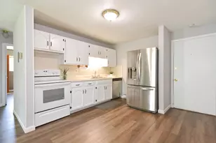 189 N Capitol Hill Dr, Londonderry, NH 03053 - Photo 6