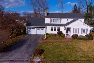 104 N Gate Rd, Manchester, NH 03104 - Photo 2