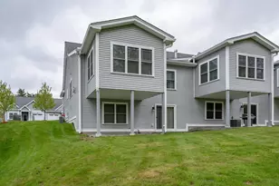 10 Abenaki Cir, Merrimack, NH 03054 - Photo 2