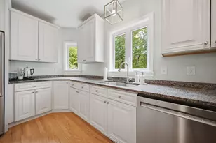 7 Stony Point Dr, Londonderry, NH 03053 - Photo 12