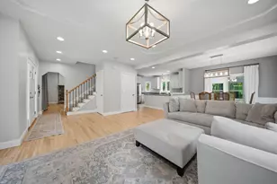 7 Stony Point Dr, Londonderry, NH 03053 - Photo 6