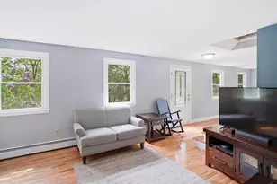7 Hampshire Dr, Derry, NH 03038 - Photo 12