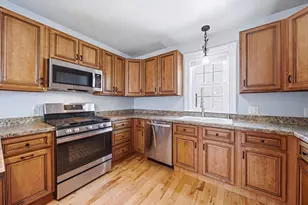 285 Thornton St, Manchester, NH 03102 - Photo 6