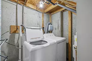 83 Bismark St, Manchester, NH 03102 - Photo 24