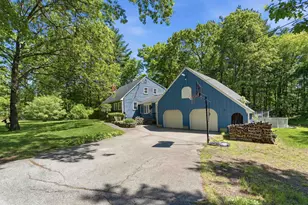 12 Crescent Cir, Pelham, NH 03076 - Photo 2